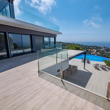 Eleonora Lux Villa *