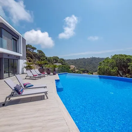 Eleonora Lux Villa *