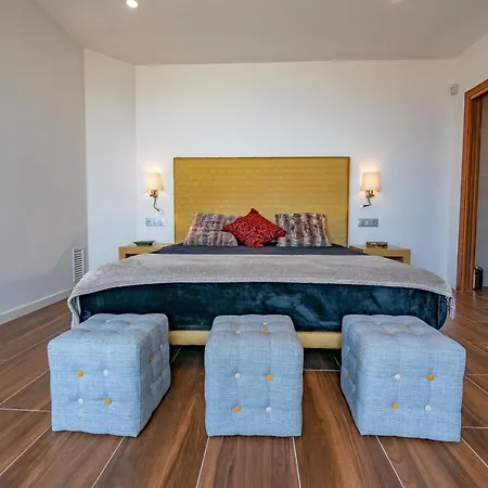 Eleonora Lux Villa *