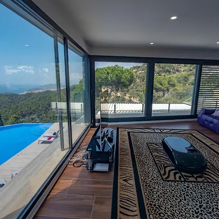 Eleonora Lux Lloret de Mar